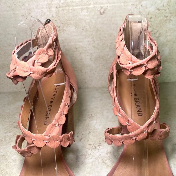 Lucky Brand Lameer Pink Scallop Strappy Block Heel Sandals Fairy Cottage Comfort - Picture 8 of 11